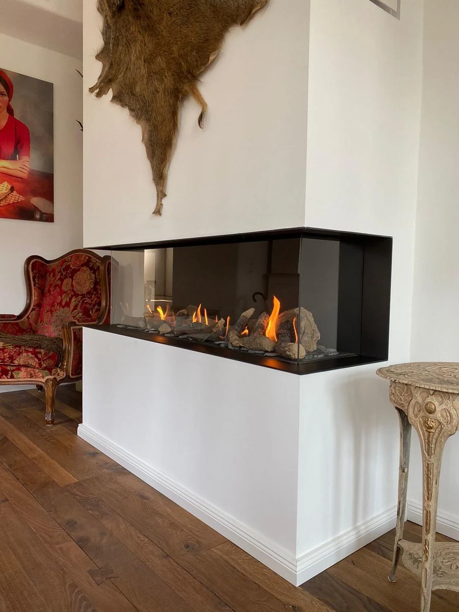 Brunner Gaskamin mit Eckverglasung